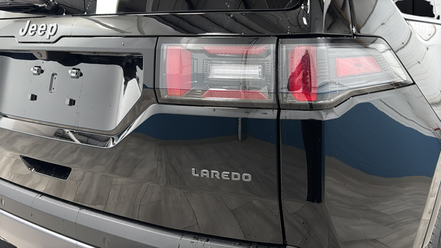 New 2026 Diamond Black Crystal Pearlcoat Jeep Laredo image 35