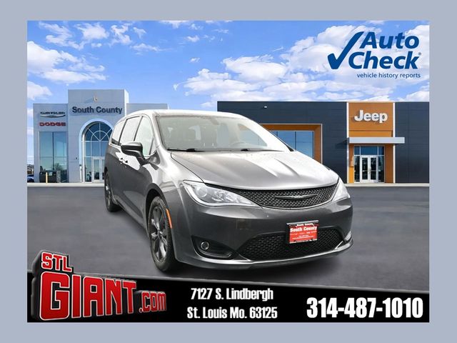 Gray (Granite Crystal Metallic Clearcoat) 2019 Chrysler Pacifica Minivan Front-Wheel Drive 9-Speed Automatic