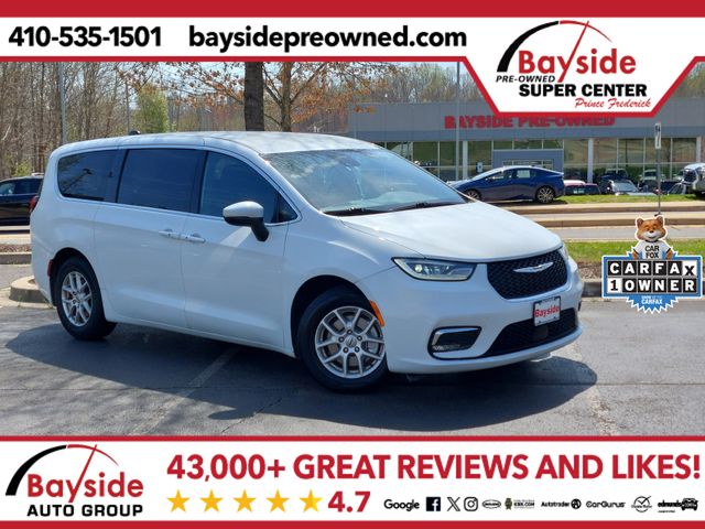 Bright White Clearcoat 2023 Chrysler Pacifica Touring FWD Minivan Front-Wheel Drive 9-Speed Automatic
