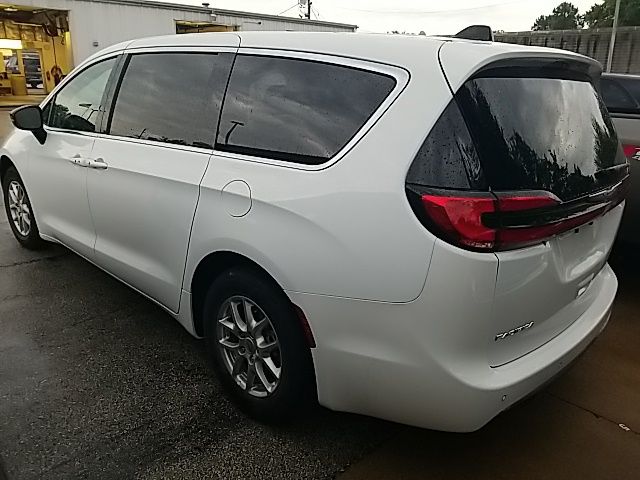 Used 2024 Chrysler Pacifica Van