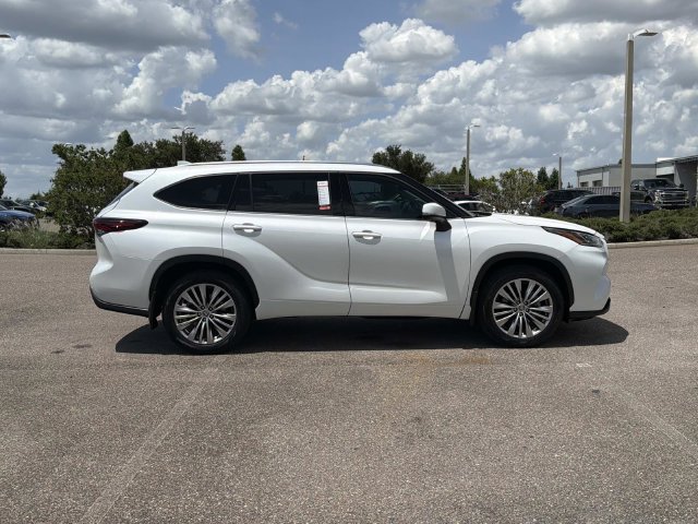 Used 2024 Toyota Highlander SUV