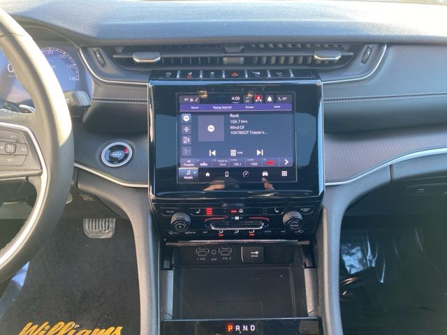 2024 Jeep Grand Cherokee L Altitude X - Diamond Black Crystal Pearlcoat exterior view 18