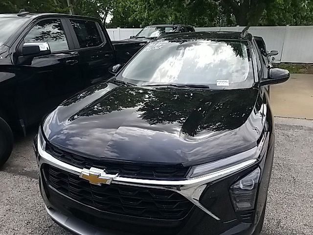 Used 2025 Chevrolet Trax SUV