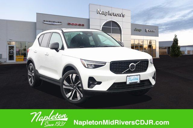 2024 Volvo XC40 B5 Plus Dark Theme AWD