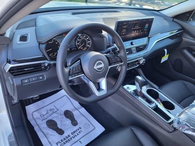 New 2025 White Nissan 2.5 SR image 10