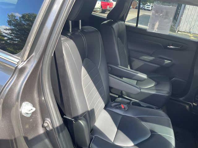 Used 2022 Toyota Highlander Hybrid SUV