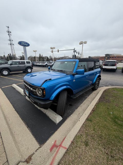Velocity Blue Metallic 2023 Ford Bronco Outer Banks Advanced 4-Door 4WD SUV / Crossover Four-Wheel Drive Automatic
