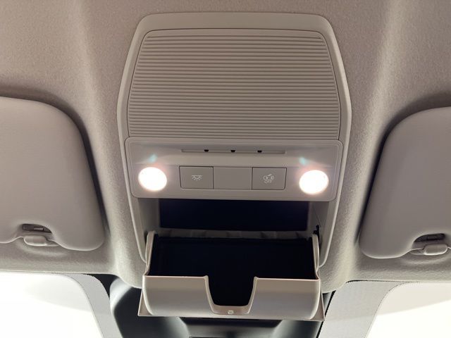 2025 Aspen White Tricoat Nissan Kicks SR FWD SUV