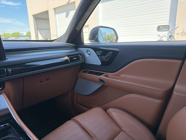 2025 White Metallic Lincoln Aviator Black Label AWD SUV