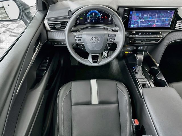 2025 Toyota Camry SE - Photo 17
