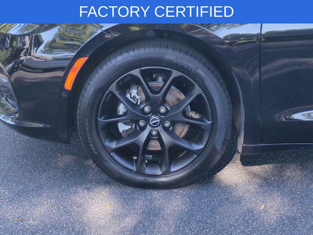 Used 2025 Black Chrysler Limited image 10