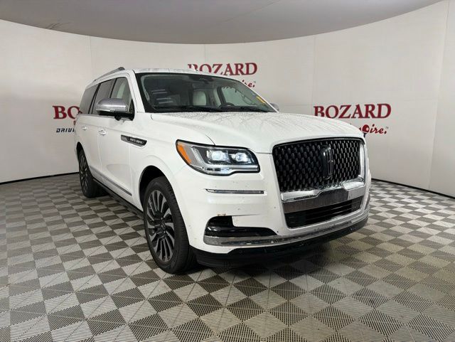 White Metallic 2022 Lincoln Navigator Black Label 4WD SUV / Crossover Four-Wheel Drive Automatic
