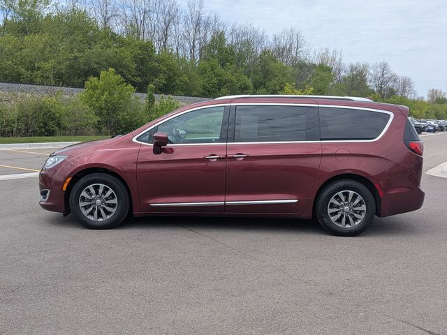 2019 Chrysler Pacifica - Image 2