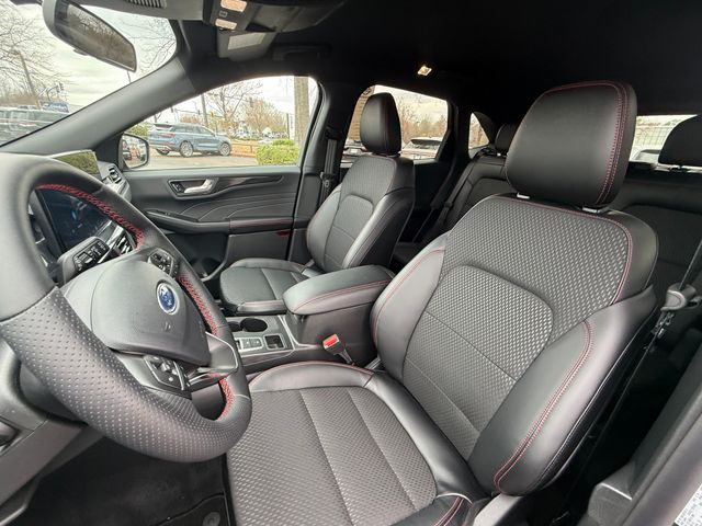 2025 Ford Escape ST-Line photo