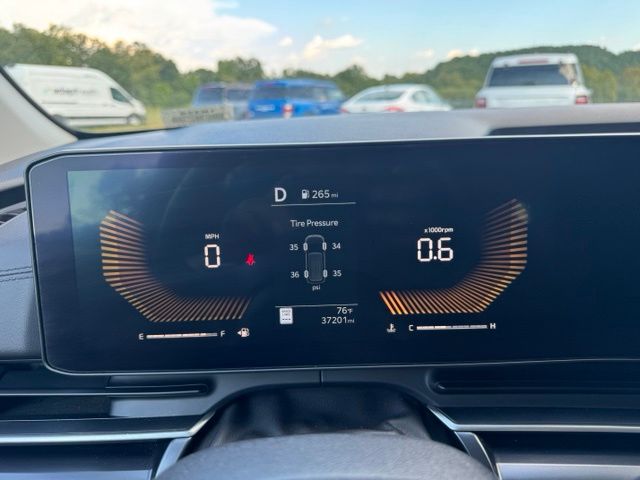 Used 2025  Kia LXS image 32