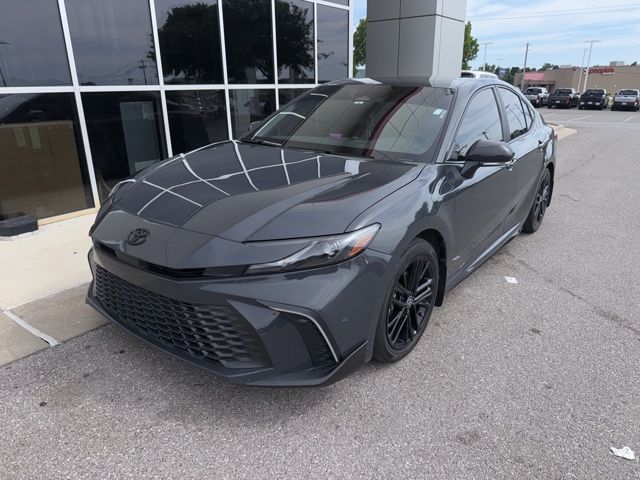 2025 Toyota Camry SE Hybrid's photo