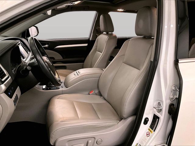 2019 Toyota Highlander XLE White at Subaru and VW of Moon Township