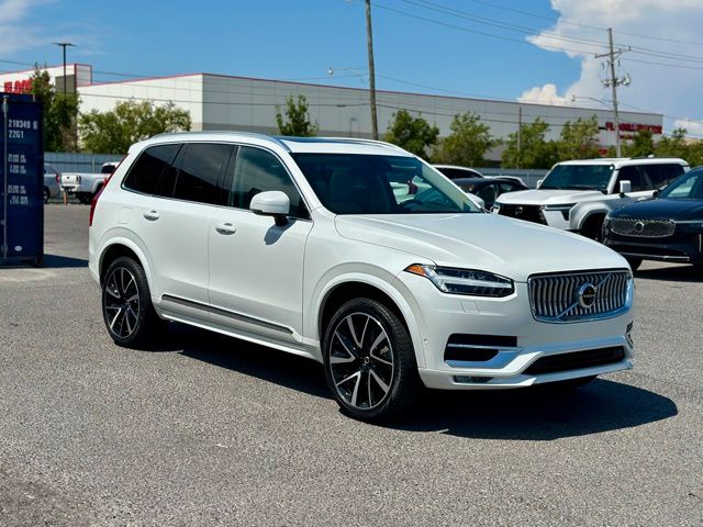 2024 Volvo XC90 B5 Plus
