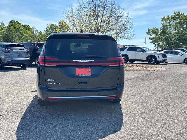 Used 2023 Black Chrysler Touring L image 6