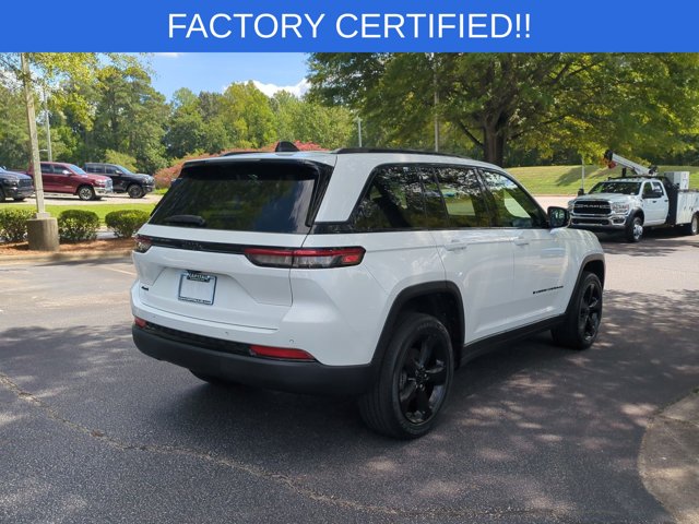Used 2022 White Jeep Altitude image 5