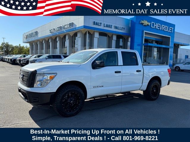 Glacier White 2017 Nissan Titan S Crew Cab 4WD Pickup Truck Four-Wheel Drive 7-Speed Automatic