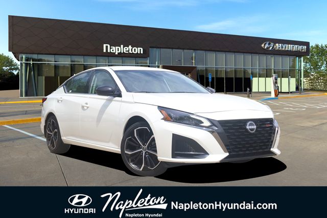 Pearl White Tricoat 2025 Nissan Altima 2.5 SR FWD Sedan Front-Wheel Drive Continuously Variable Transmission