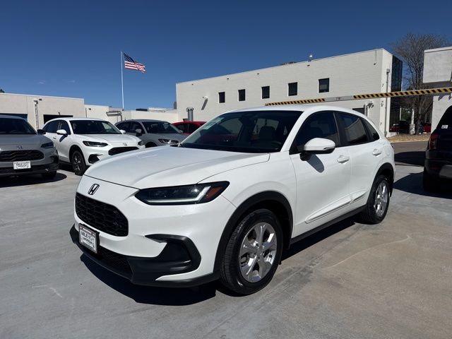 View vehicle photo 2