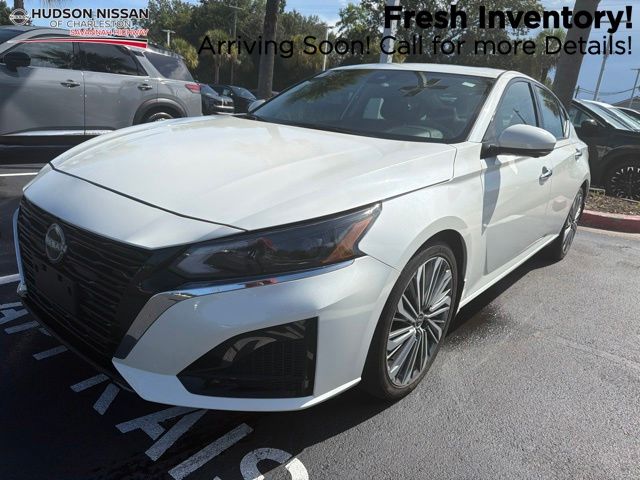 Pearl White Tricoat 2024 Nissan Altima Sedan Front-Wheel Drive Continuously Variable Transmission
