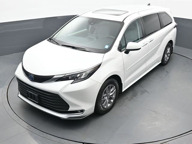 2024 Toyota Sienna XLE 39