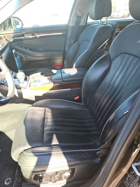 Thumbnail: 2019 Genesis G90 - 6