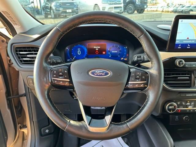 2021 Ford Escape Titanium 22