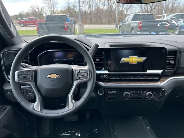 2025 Chevrolet Silverado 1500 LT photo
