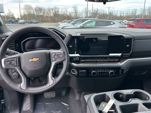 2025 Chevrolet Silverado 1500 LT photo