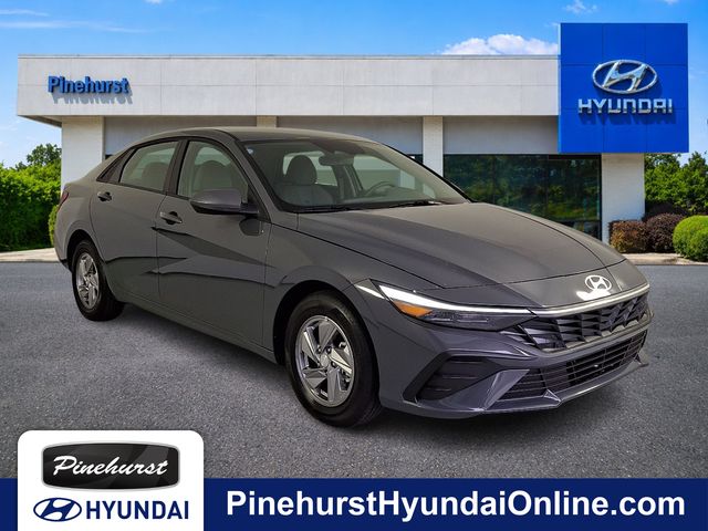 Gray 2026 Hyundai Elantra Sedan Front-Wheel Drive Continuously Variable Transmission