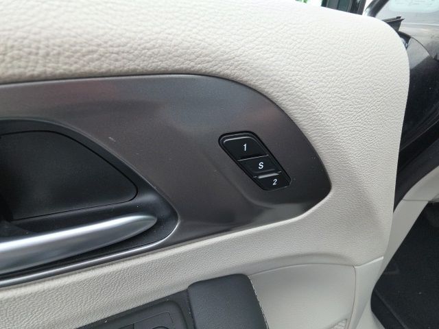 Used 2024 Chrysler Pacifica Van