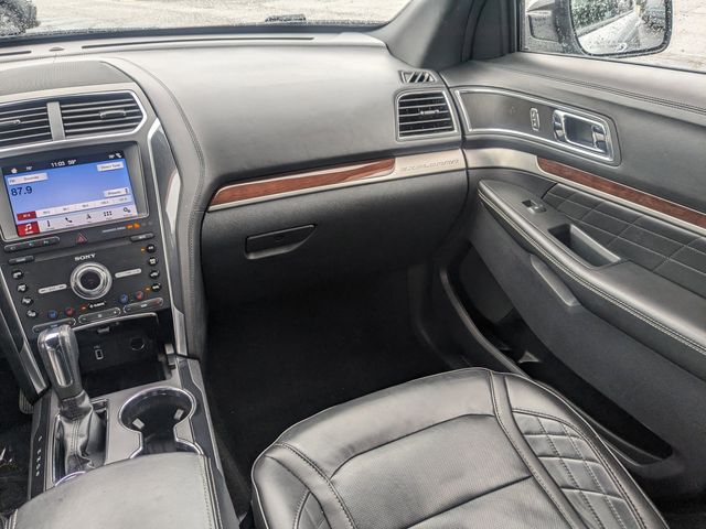 2019 Ford Explorer Platinum photo