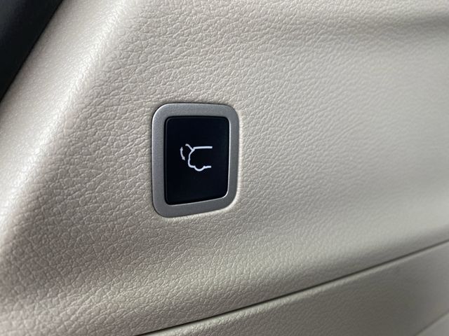 2023 Chrysler Pacifica Limited photo