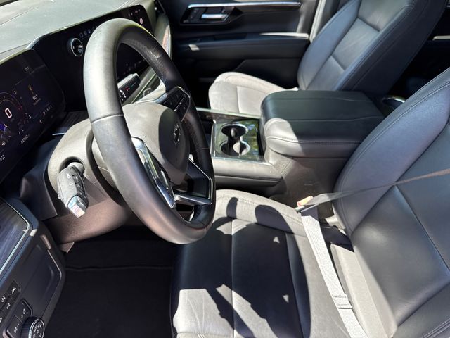 Used 2025 Gray Chevrolet Z71 image 20