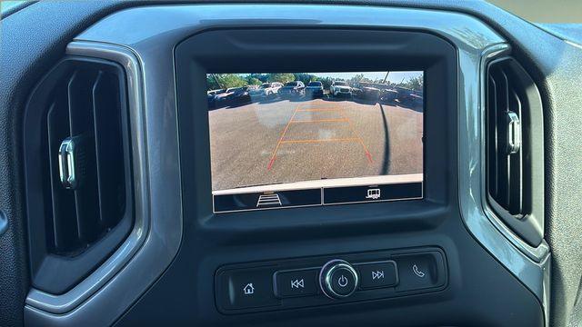 Used 2022 White Chevrolet Custom image 27