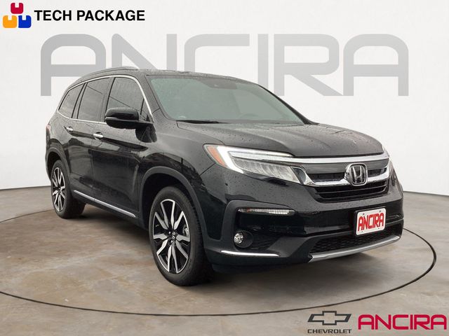 2021 Honda Pilot Touring AWD with Rear Captains Chairs