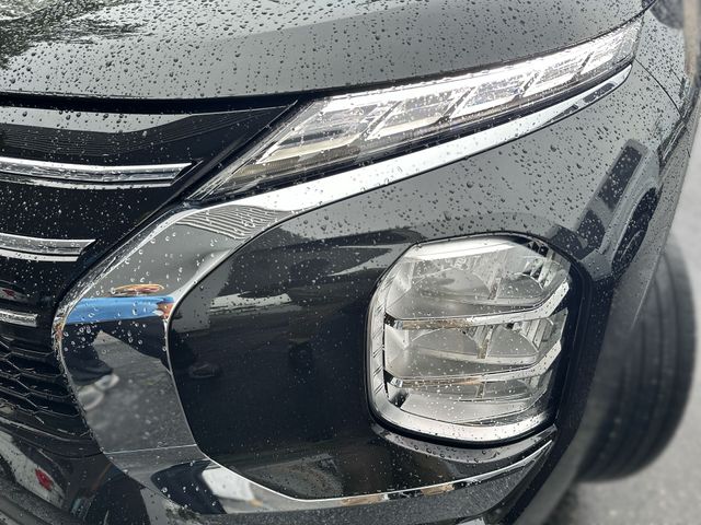 Used 2025  Mitsubishi ES image 9