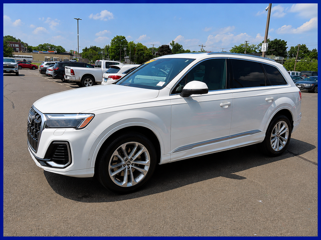 2025 Audi Q7 quattro Premium Plus