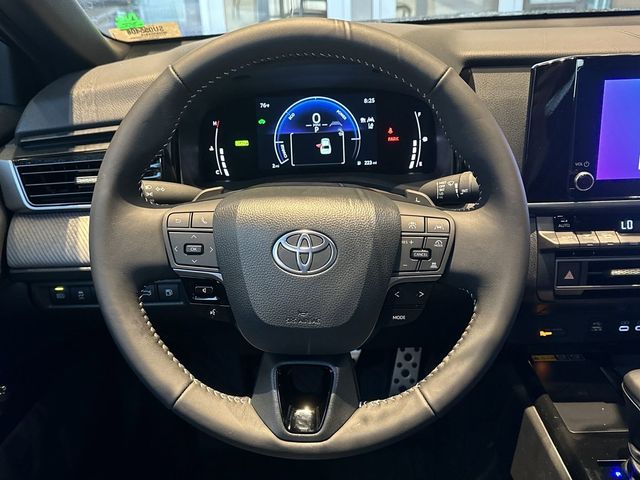 2025 Toyota Camry SE 8