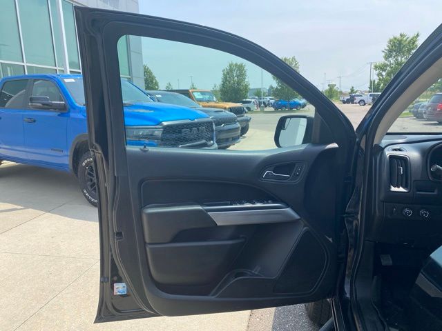 2020 Chevrolet Colorado LT - Black exterior view 9