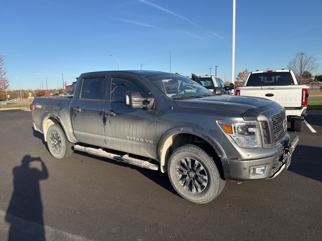 2018 Nissan Titan PRO-4X's photo