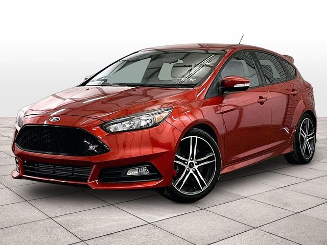 Chili Pepper Red 2018 Ford Focus ST Hatchback Front-Wheel Drive 6-Speed Manual