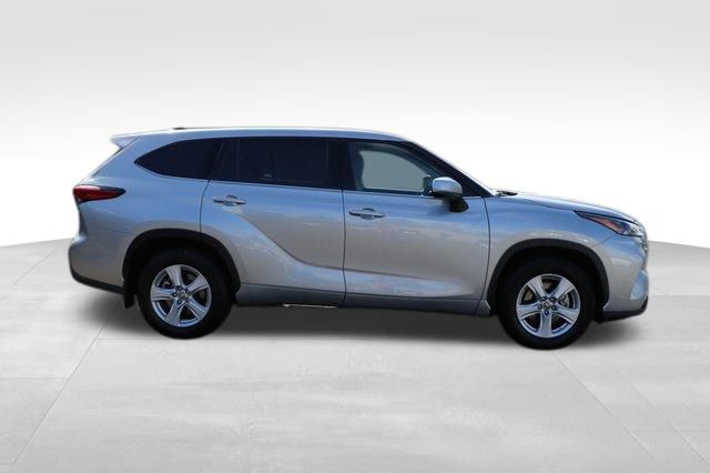 2022 Toyota Highlander LE 18