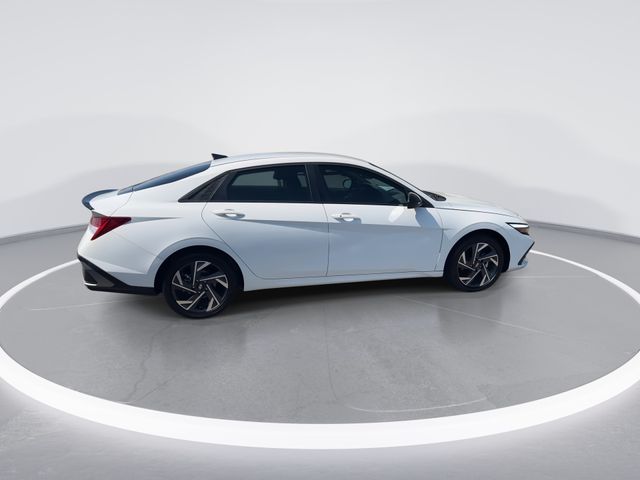 Used 2025 White Hyundai SEL Sport image 9