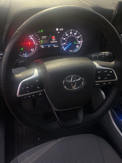 2023 Toyota Highlander Hybrid LE 6