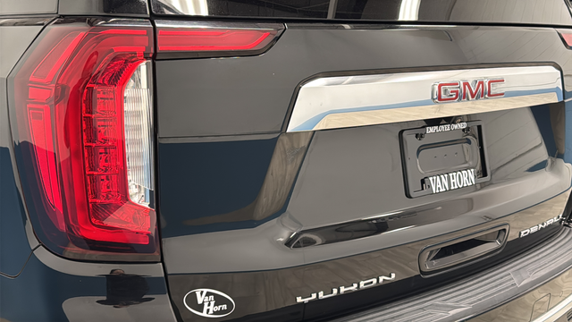 Used 2021 Onyx Black GMC Denali image 9